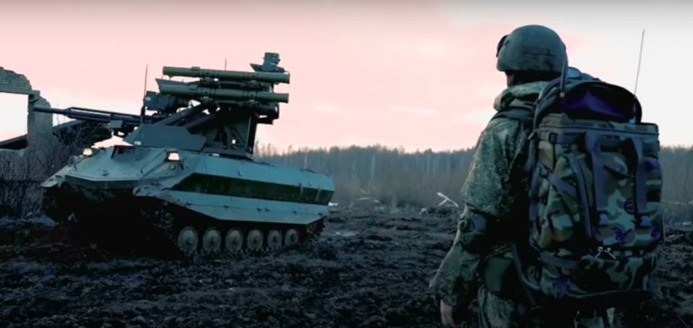 Боевой робот "Удар" российского производства будет действовать в связке с беспилотниками