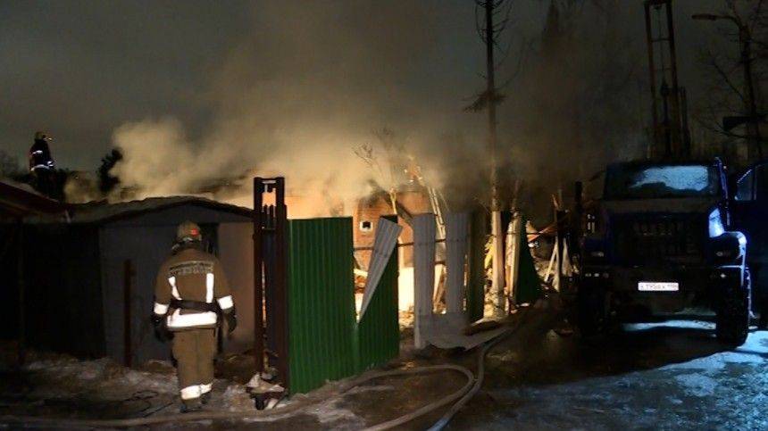 Коммунальщики подарили Петербургу огненный гейзер взамен на отопление целого района