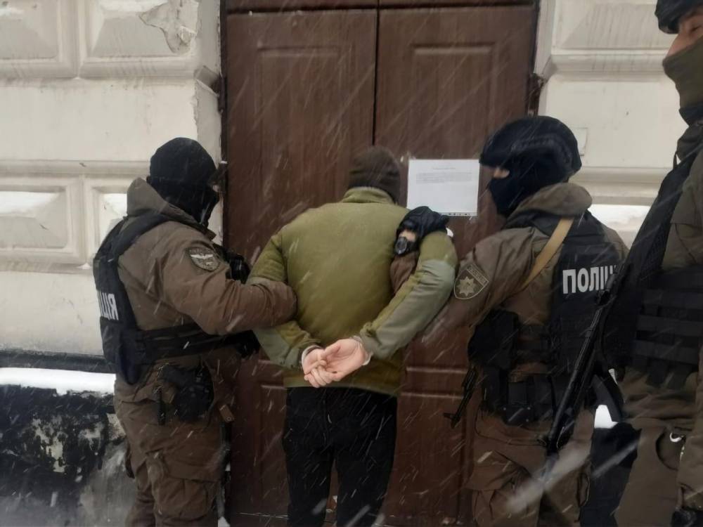 Осквернения памятника Бандере во Львове. Полиция задержала подозреваемых