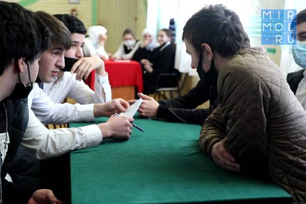 В Хасавюрте прошла интеллектуальная игра, посвященная 100-летия ДАССР