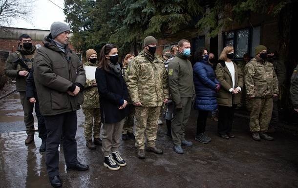 Мир должен вернуться в Украину: послы о поездке с Зеленским на Донбасс