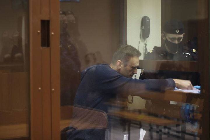 Суд объявил перерыв из-за того, что Навальный не реагирует на замечания