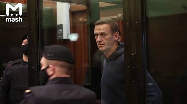 Алексей Навальный дал показания суду по делу о клевете на ветерана Артеменко