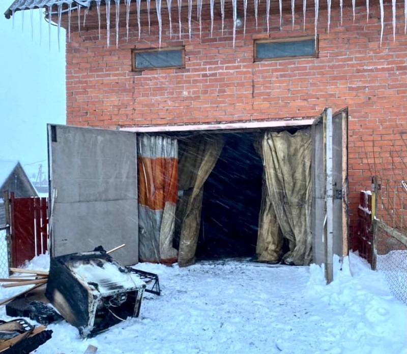 В Смоленском районе вспыхнул гараж