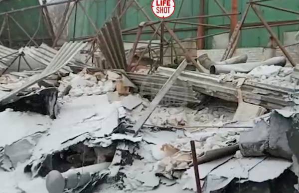 СМИ сообщили о госпитализации 7 пострадавших после обрушения крыши в Новой Москве