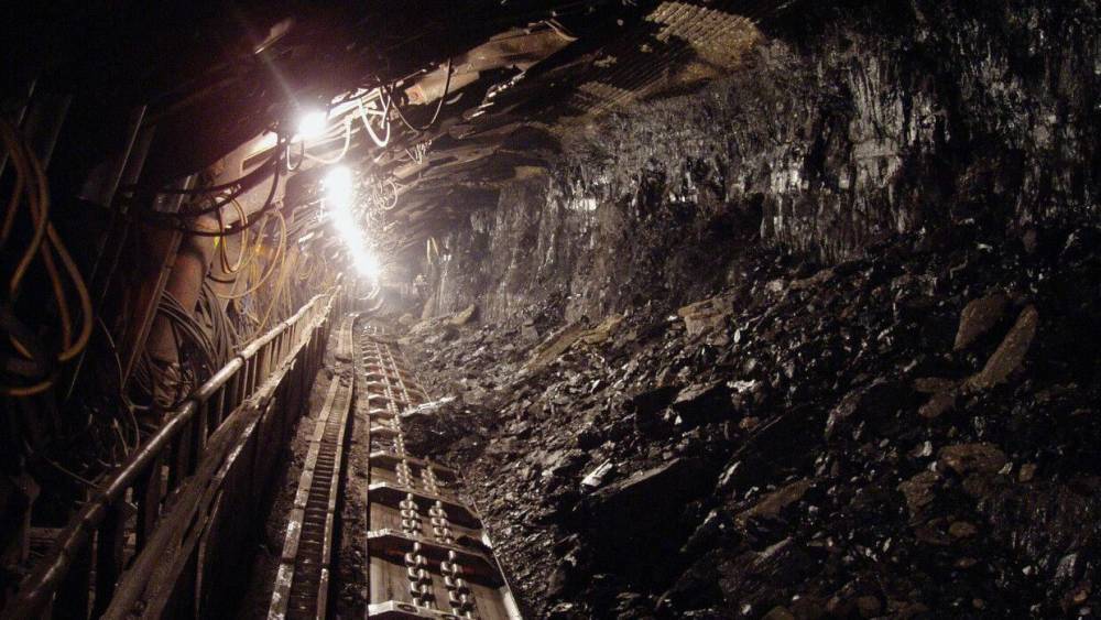 Десятки человек остались в шахте после обрушения горной породы в Кузбассе