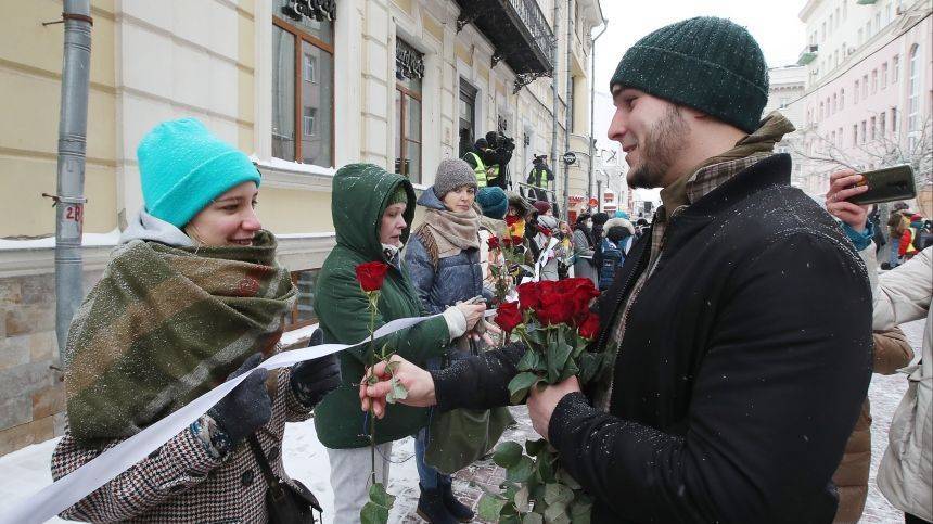 На незаконной акции в Москве собрались менее ста человек