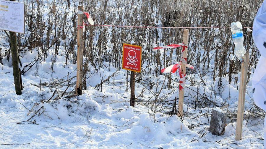 Трое украинских военных погибли при подрыве взрывного устройства в Донбассе