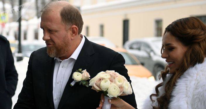 Известный российский ведущий и шеф-повар женился во второй раз на 28-летней модели