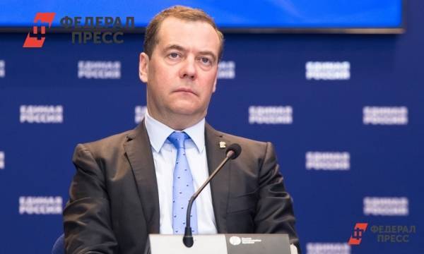 Медведев выложил фото с фонарями перед акцией в поддержку Навального