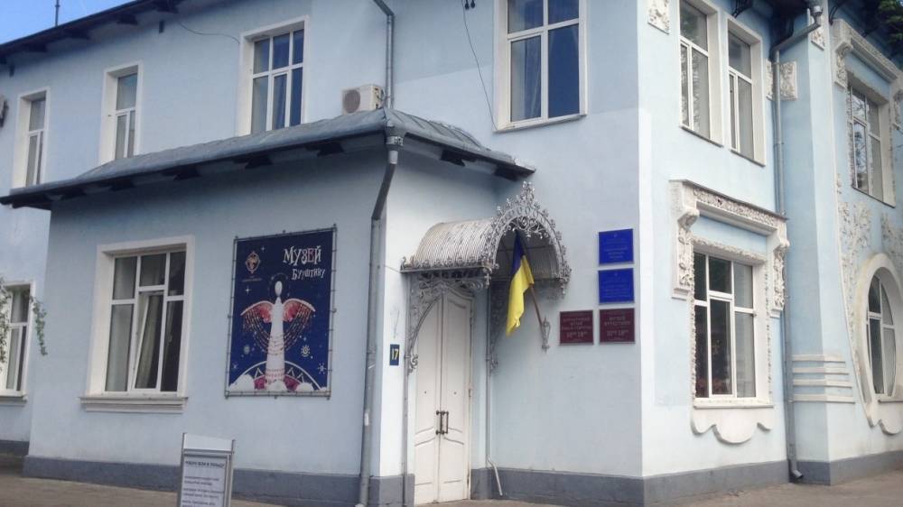 Бомж обратился к мэру украинского Ровно с просьбой вернуть биотуалеты