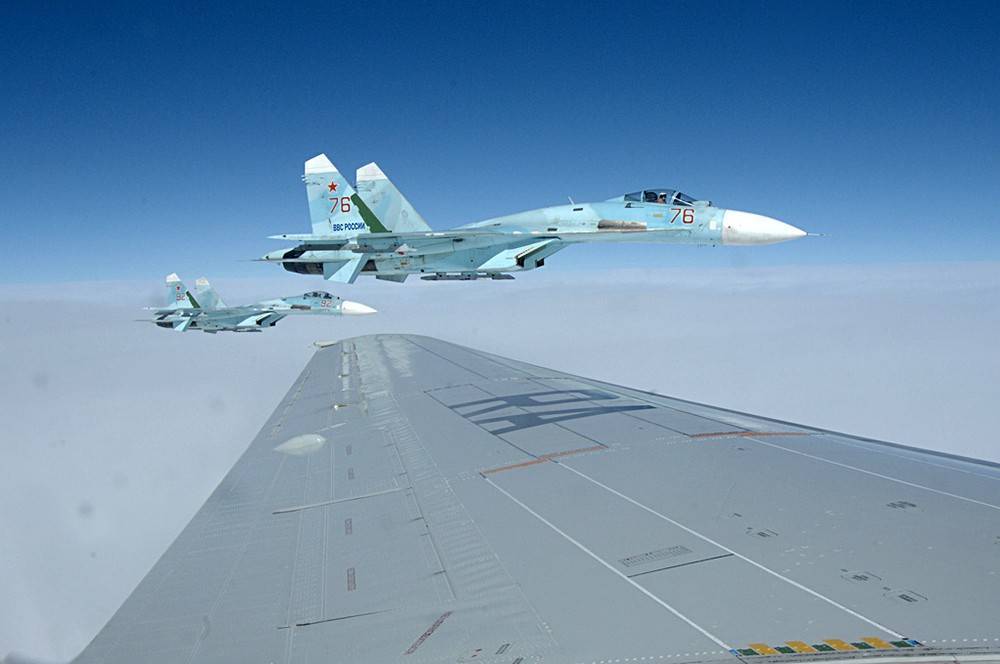 Российские Су-27 учатся сбивать бомбардировщики США над Балтикой