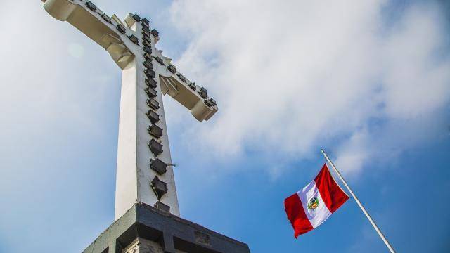 Глава МИД Перу ушла в отставку после вакцинации от коронавируса вне очереди
