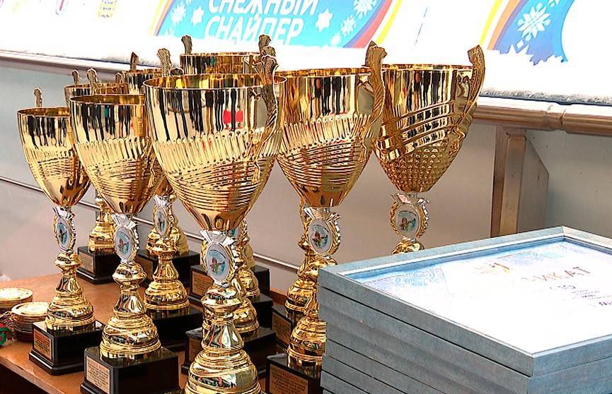 В Раубичах вручили награды победителям соревнований по биатлону «Снежный снайпер»