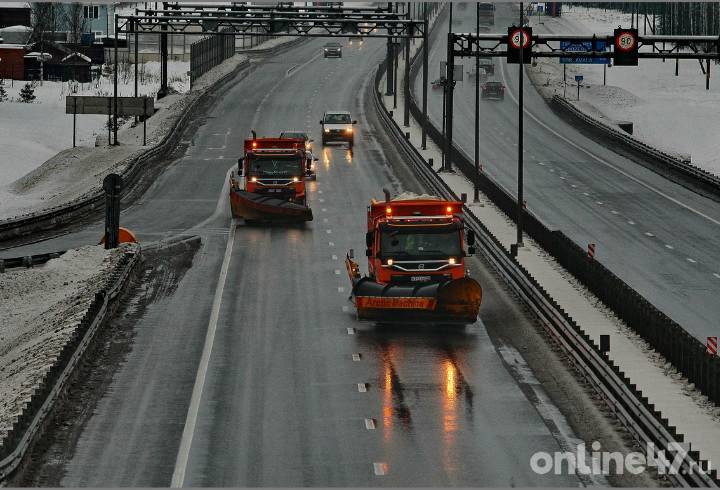 Местами снег и сильный ветер: автомобилистов Ленобласти предупреждают о непростых погодных условиях
