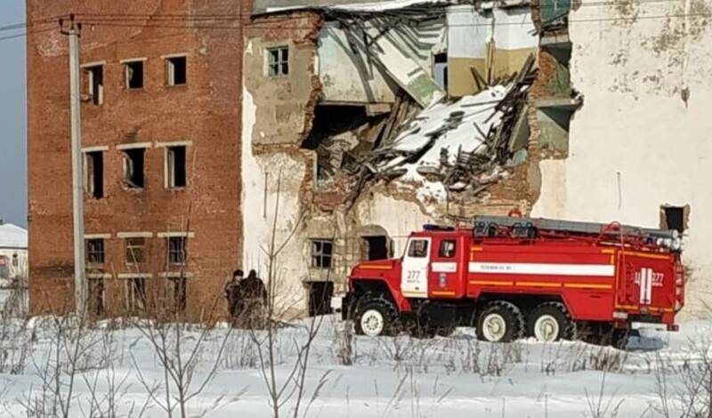 На заводе в Свердловской области при обрушении кровли погиб человек