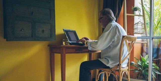 90-летний житель США потратил $10 тыс., чтобы пожаловаться на медленный интернет