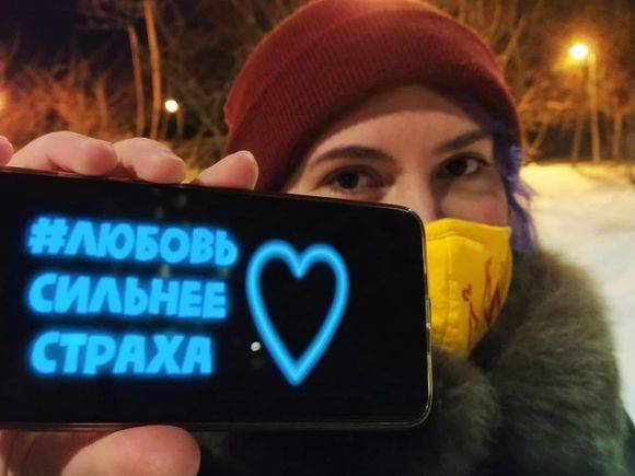 Соратник Навального оценил количество участников акции с фонариками в «десятки тысяч»