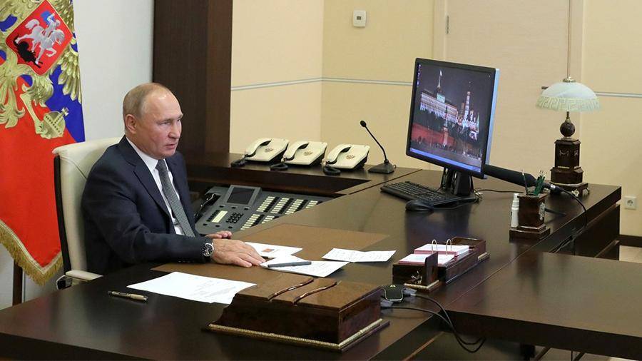 Путин поручил провести эксперимент по применению цифровых копий документов