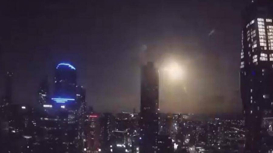 Очевидцы запечатлели огненный шар в небе Мельбурна