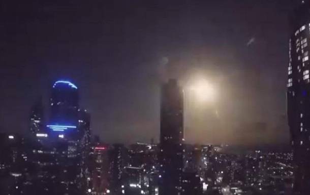 В небе над Мельбурном очевидцы запечатлели огненный шар