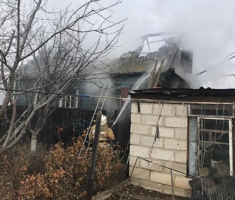 В Асттрахани за сутки потушили три крупных пожара