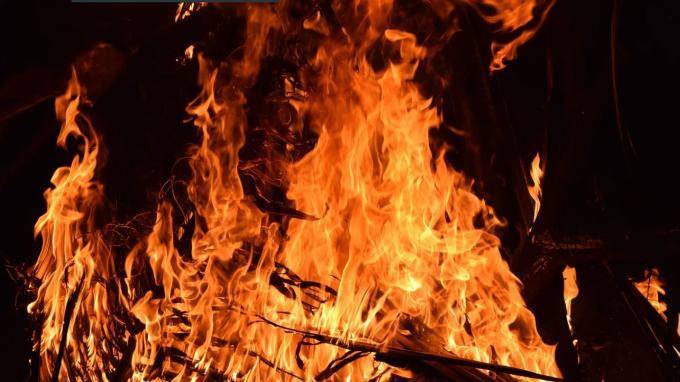 Ночью в поселке Рябово Тосненского района горел частный дом