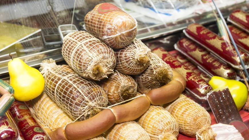 СМИ: В России мясопереработчики попросили ретейлеров повысить цены на колбасу и сосиски