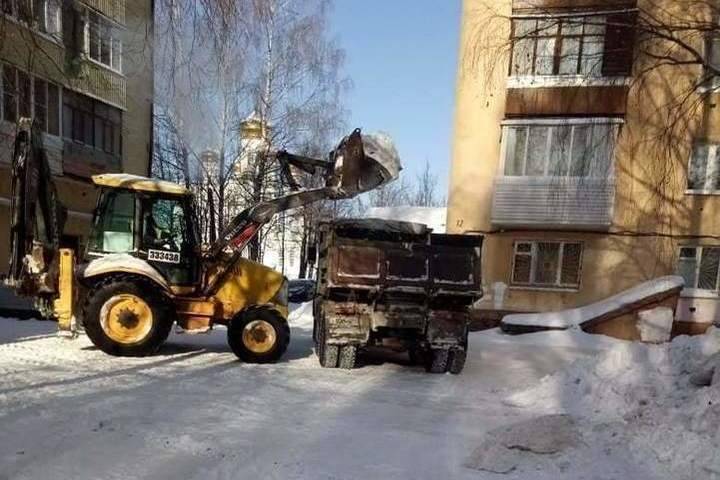 К 15 февраля из йошкар-олинских дворов вывезли 1090 кубов снега