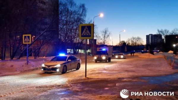 Автозак приехал в суд, где продолжится рассмотрение дела Навального
