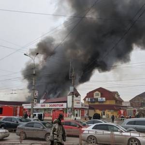 В российском Волгограде горит рынок: эвакуированы 150 человек. Фото. Видео