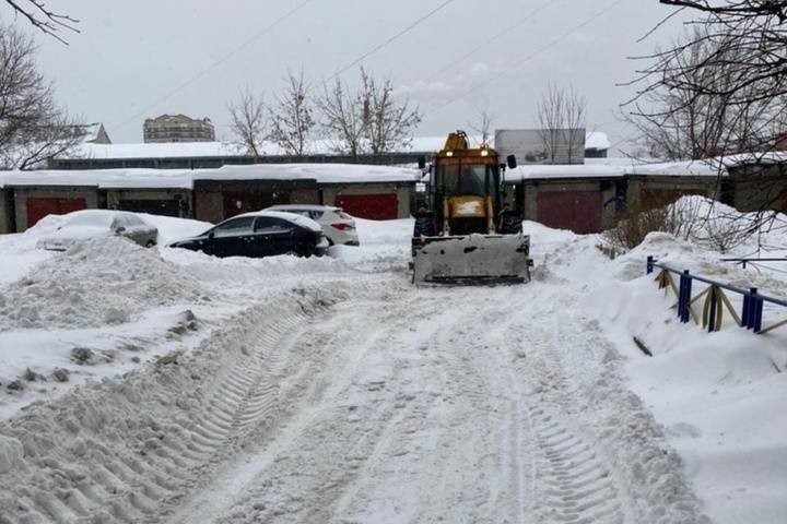 Уборка территорий от снега в Серпухове на контроле администрации