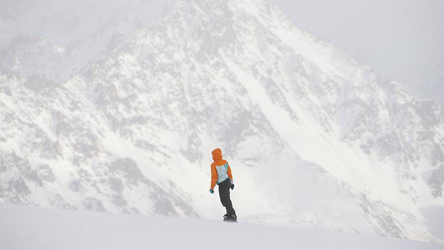 Курорт «Эльбрус» снова закрыли из-за двухметрового снега в горах