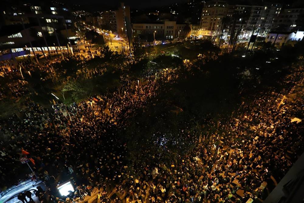 В Каталонии из-за задержания рэпера, оскорбившего монархию, тысячи людей вышли на протесты