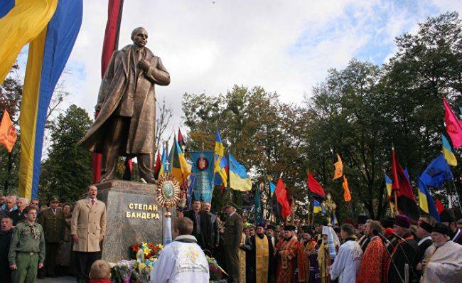 Во Львове призвали вернуть Бандере звание «Героя Украины»