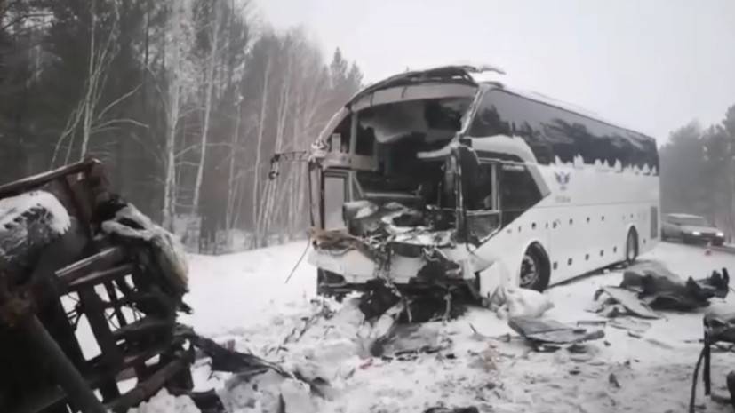 Видео с места ДТП с автобусом в Иркутской области, где погибли пять человек