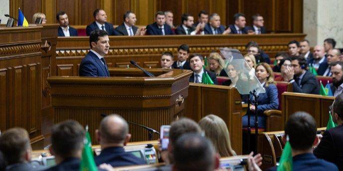 Свежий рейтинг Зеленского, доверие к политикам и шансы партий попасть в Раду — исследование InfoSapiens