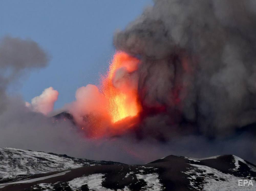 В Италии проснулся вулкан Этна. Видео