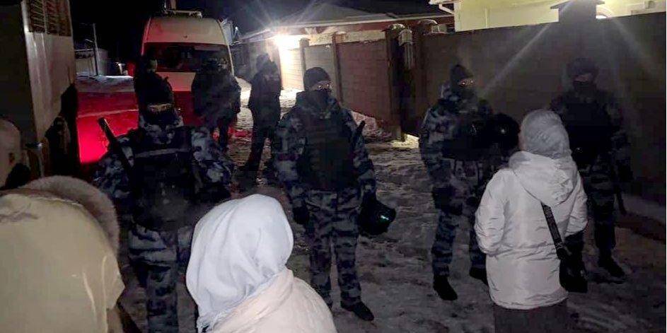 Ночной рейд ФСБ: оккупанты незаконно задержала шесть крымских татар — видео