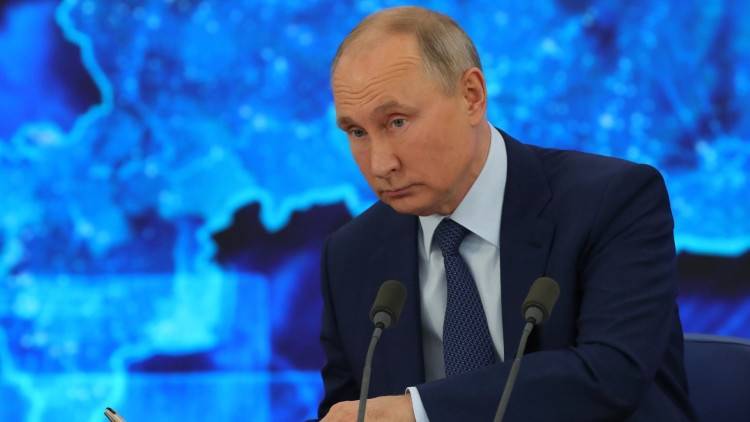 Владимир Путин назвал действия западных IT-компаний вызовом для РФ