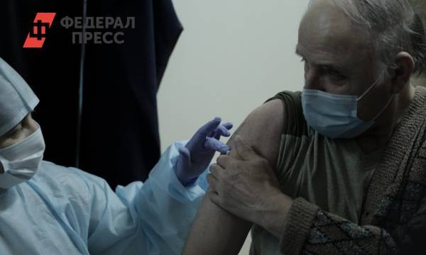 В Екатеринбурге прошла первая вакцинация от COVID в торговом центре