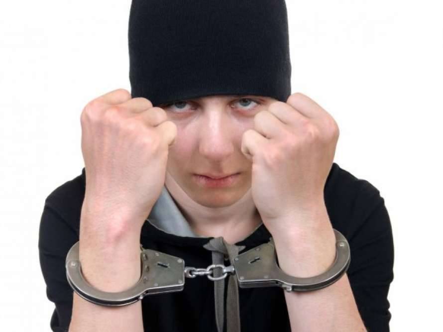 В Киеве пойман серийный грабитель, который отбирал у детей телефоны