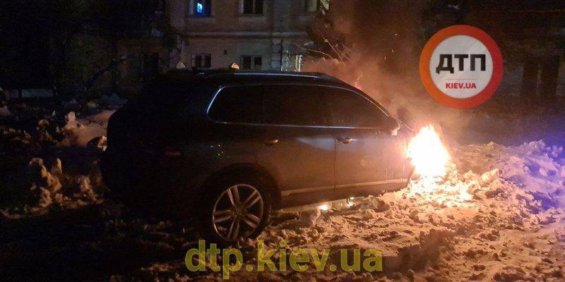 В Киеве сожгли машину Владислава Антонова – основателя сообщества dtp.kiev.ua - ТЕЛЕГРАФ