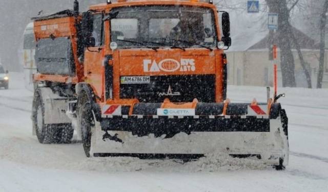 Стало известно, куда в Киеве вывозят убранный коммунальщиками снег