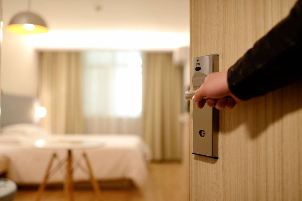 Загрузка петербургских отелей снизилась за год вдвое