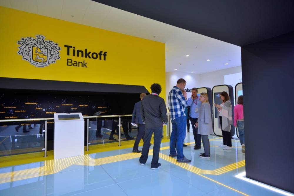 Петербуржцы массово жалуются на сбои в работе приложения Тинькофф-банка