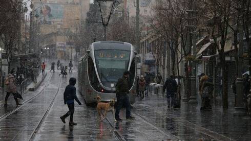 Снегопад начался в Иерусалиме, пик зимней бури ожидается поздним вечером