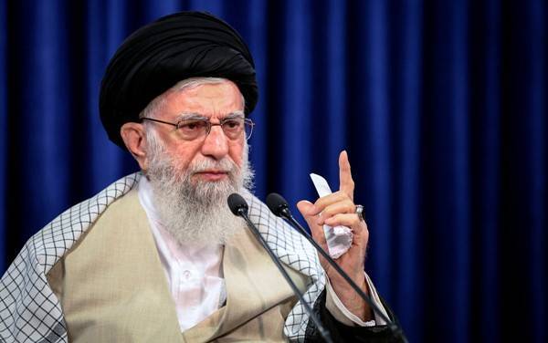Хаменеи потребовал от Байдена «действий, а не слов» для рестарта СВПД