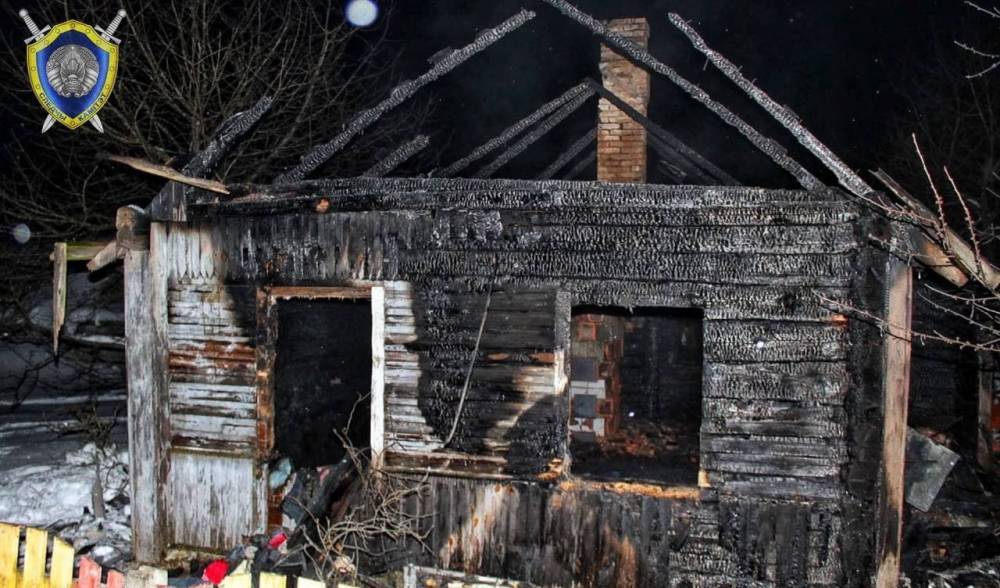 В Ошмянском районе загорелся дом. Погибли два человека