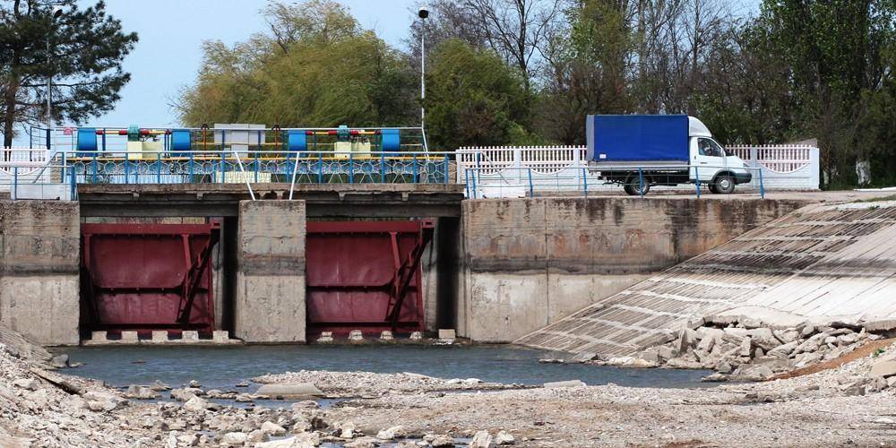Украина намерена достроить дамбу для блокирования подачи воды в Крым